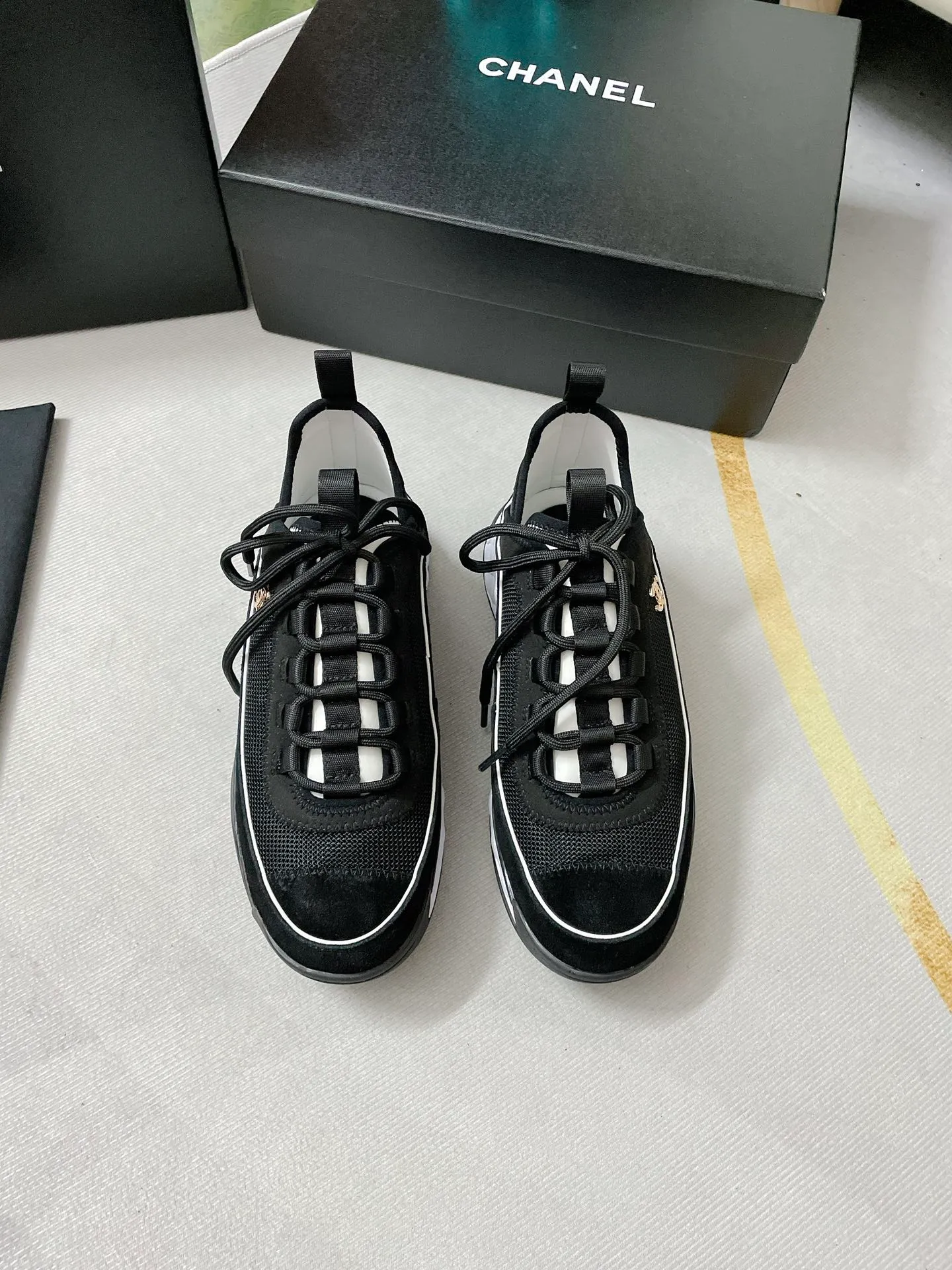 👟👟Ex-factory price 480👟👟 Women's shoes, women's clothing, sizes: 35-45 in stock, welcome to see the board for tasting details. Chanel Chanel Couple Style Xiaoxiang Casual Sports Shoes Dad Shoes Couple Style Counter original version 1:1, each color is accurately matched and internally marked. Black and gold logo. Fabric: Silk cowhide/Imported sheep tendon Outsole: T👟👟Ex-factory price U outsole/Transparent crystal bottom Comes with flip-top magnet box, complete package